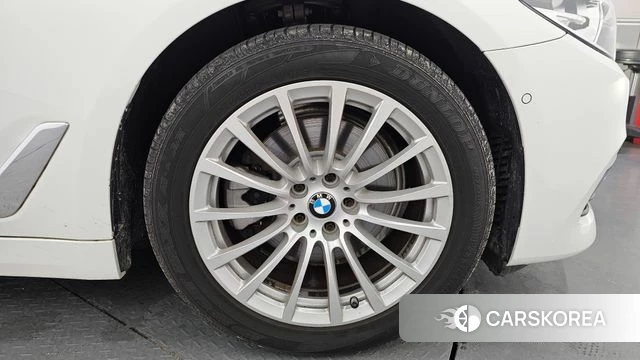 BMW 5 Series (G30) id 4619947 из Кореи 13