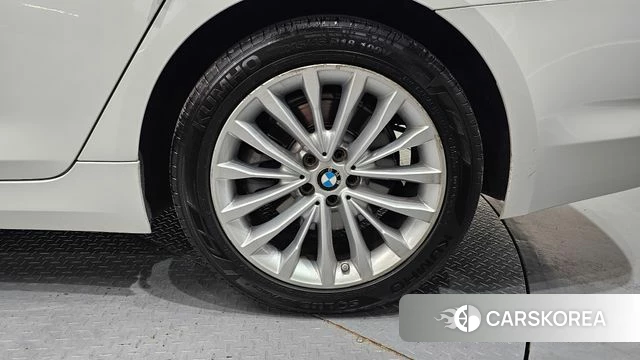 BMW 5 Series (G30) id 4403539 из Кореи 13