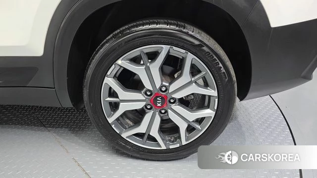 Kia Seltos id 4245763 из Кореи 13