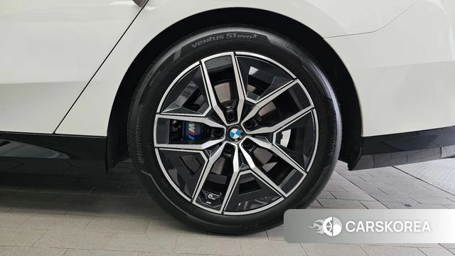 BMW 5 Series (G60) id 4617925 из Кореи 13