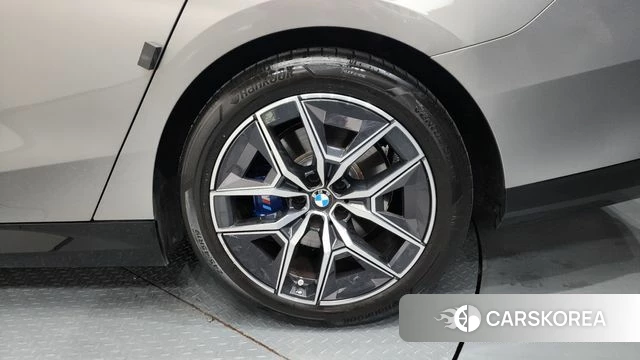 BMW 5 Series (G60) id 4612445 из Кореи 13