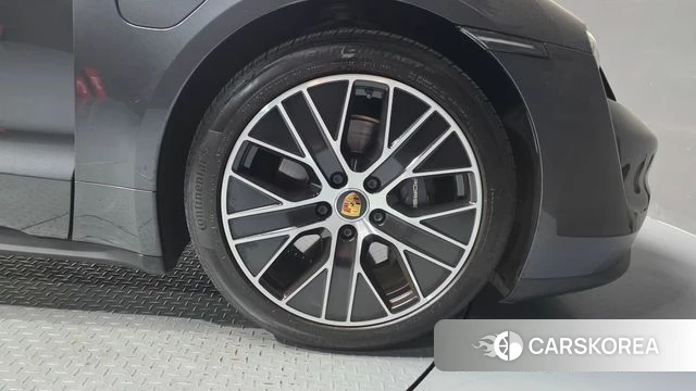 Porsche Taycan id 4697396 из Кореи 13