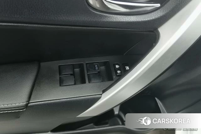 Toyota Corolla dual engine E+ id 4211565 из Китая 13