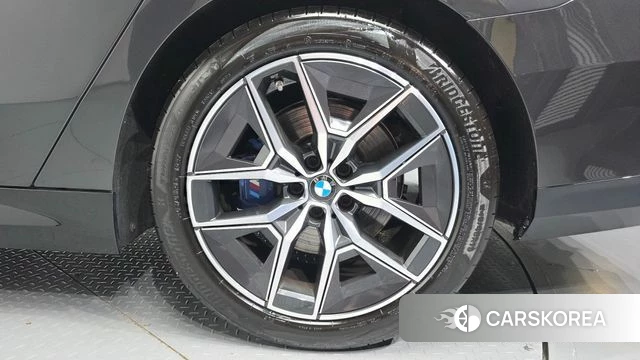 BMW 5 Series (G60) id 4686574 из Кореи 13
