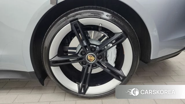 Porsche Taycan id 4423098 из Кореи 13