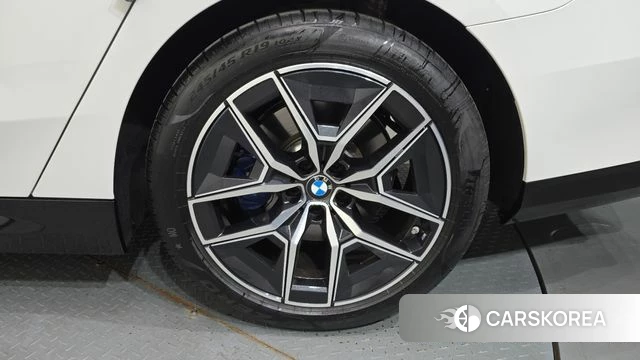 BMW 5 Series (G60) id 4480040 из Кореи 13