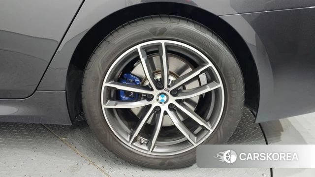 BMW 5 Series (G30) id 4315932 из Кореи 13