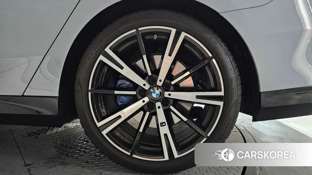 BMW 5 Series (G60) id 4499887 из Кореи 13