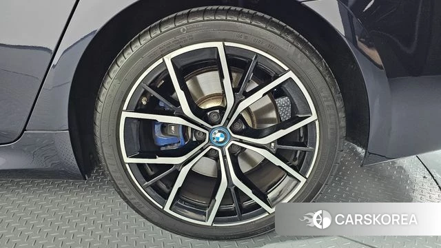 BMW 5 Series (G30) id 4682477 из Кореи 13