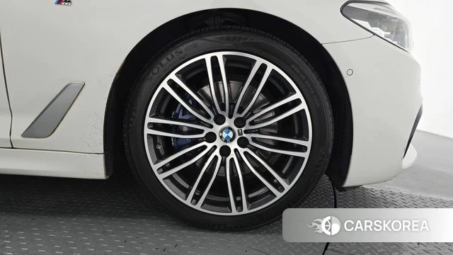 BMW 5 Series (G30) id 4751047 из Кореи 13
