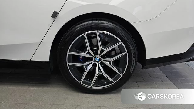 BMW 5 Series (G60) id 4584660 из Кореи 13