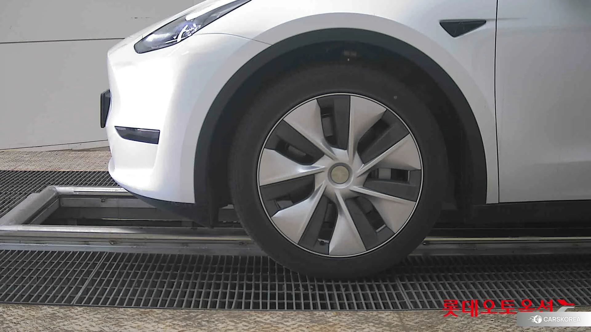 Tesla Model Y RWD id 3888283 из Кореи 13