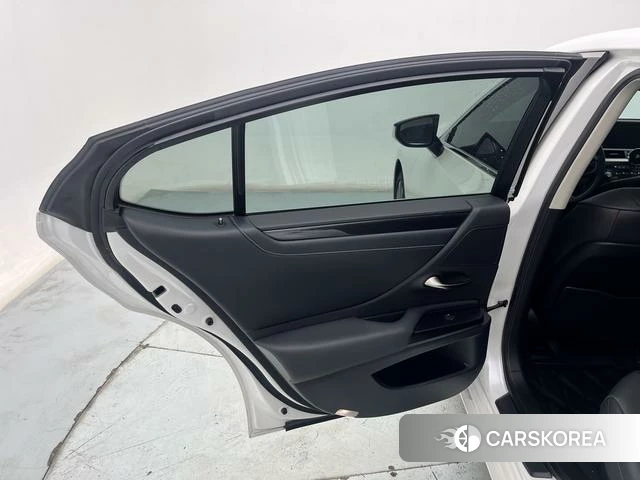 Lexus ES id 4274715 из Китая 13