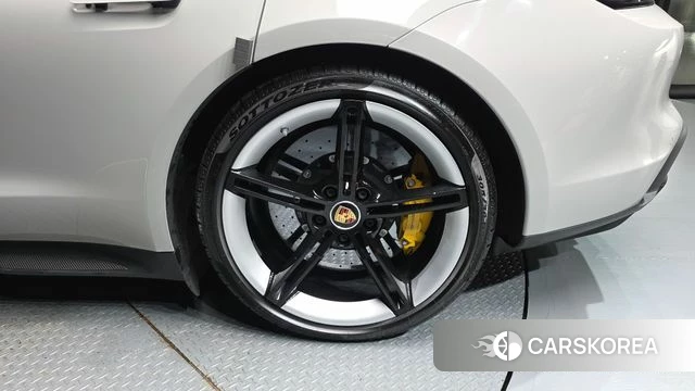 Porsche Taycan id 4609465 из Кореи 13