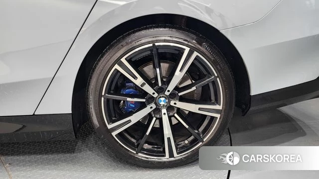BMW 5 Series (G60) id 4554380 из Кореи 13