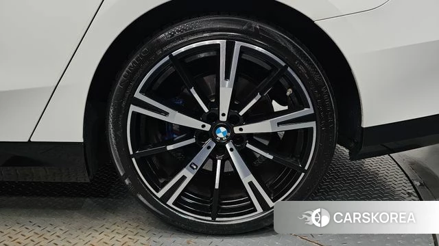 BMW 5 Series (G60) id 4767947 из Кореи 13