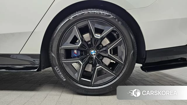 BMW 5 Series (G60) id 4505897 из Кореи 13