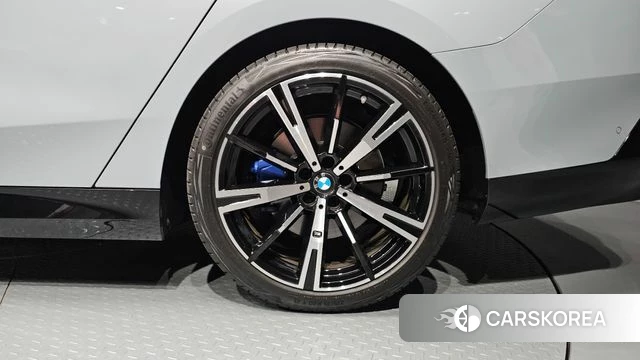 BMW 5 Series (G60) id 4634908 из Кореи 13