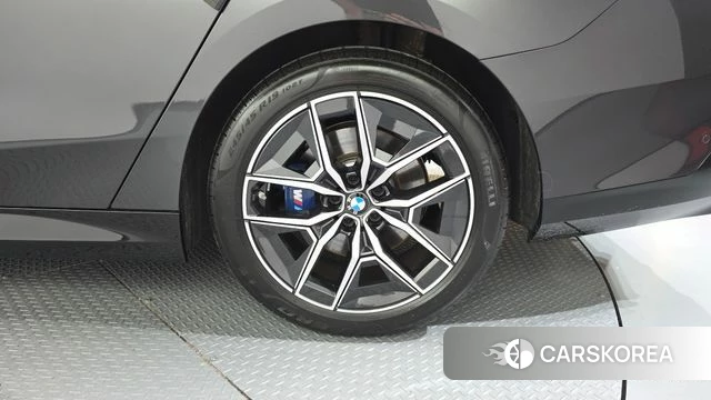 BMW 5 Series (G60) id 4578496 из Кореи 13
