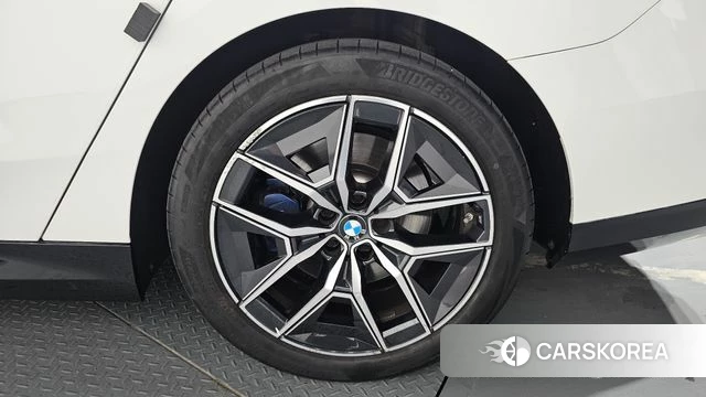 BMW 5 Series (G60) id 4533332 из Кореи 13