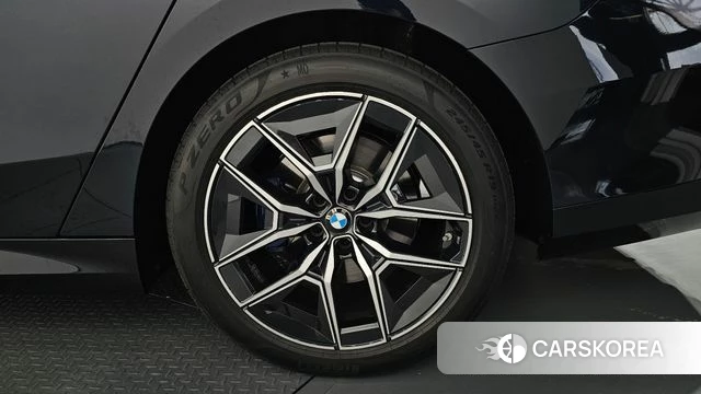 BMW 5 Series (G60) id 4505286 из Кореи 13