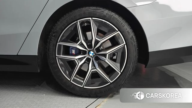 BMW 5 Series (G60) id 4381482 из Кореи 13