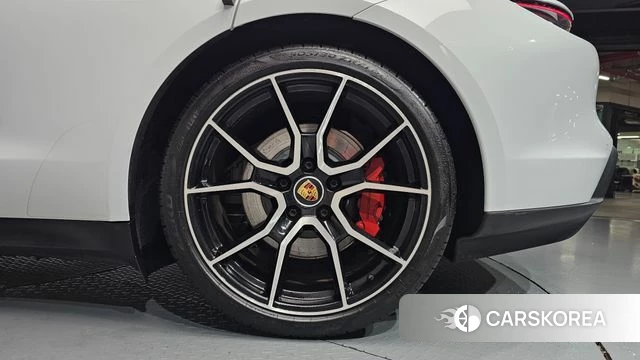 Porsche Taycan id 4381951 из Кореи 13