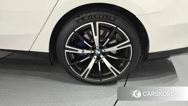 BMW 5 Series (G60) id 4669750 из Кореи 13