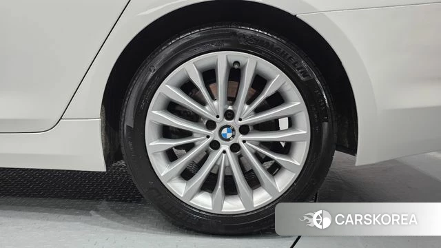 BMW 5 Series (G30) id 4338866 из Кореи 13