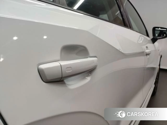 Audi Q2L id 4276683 из Китая 13