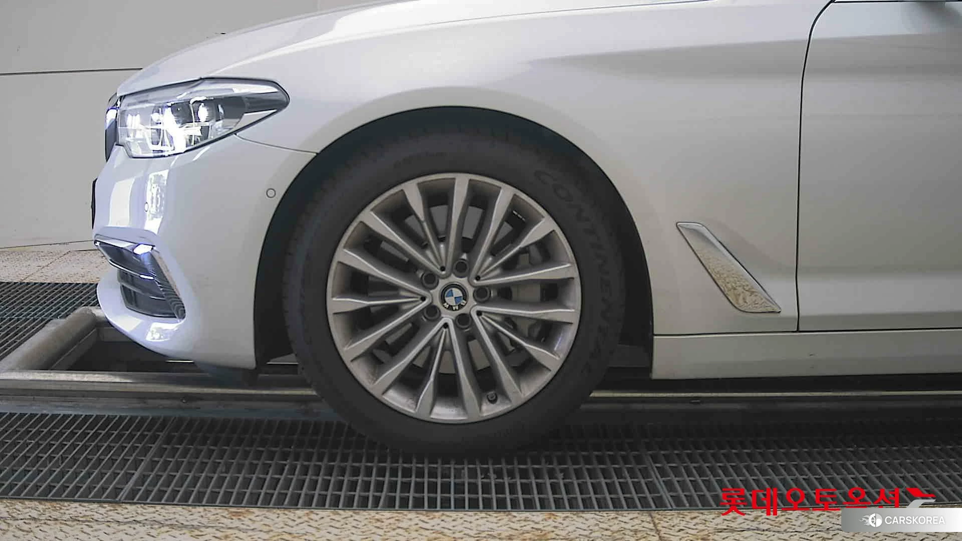 BMW  530i Luxury id 4902319 из Кореи 13