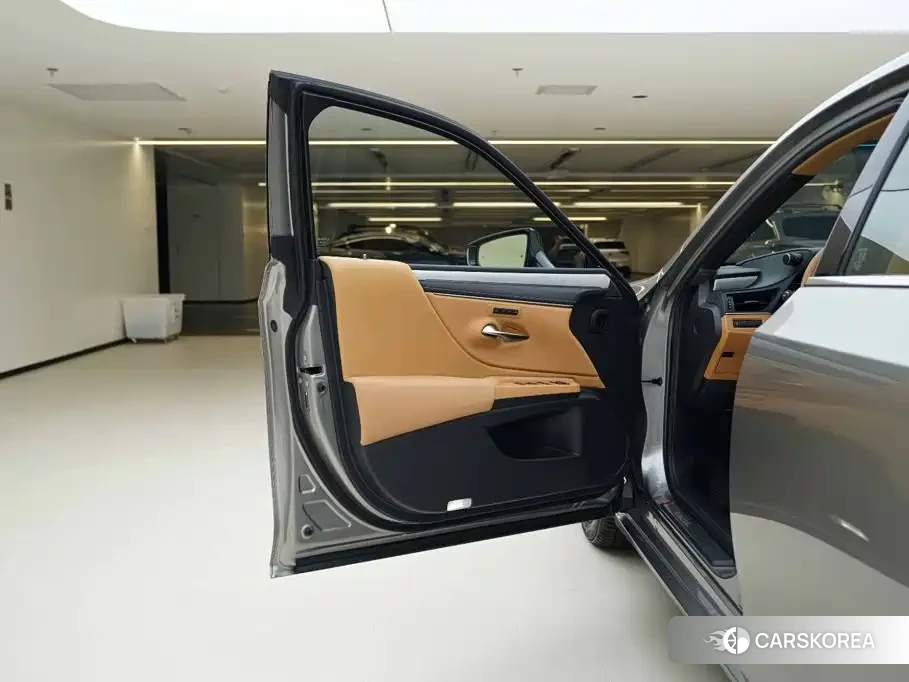 Lexus ES id 4654443 из Китая 13