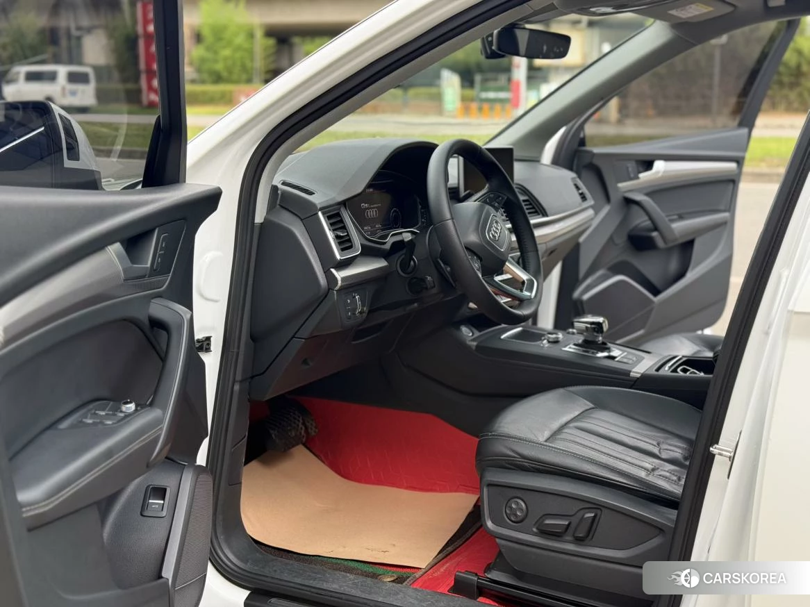 Audi Q5L id 4498709 из Китая 13