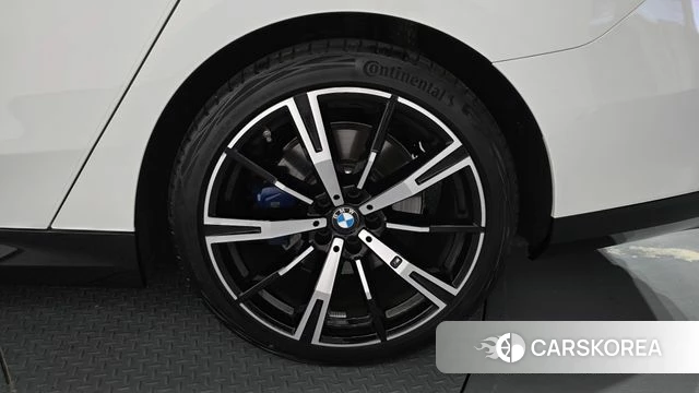 BMW 5 Series (G60) id 4493575 из Кореи 13