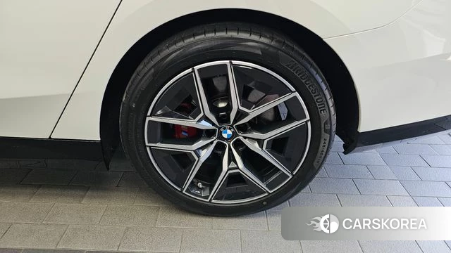 BMW 5 Series (G60) id 4493622 из Кореи 13