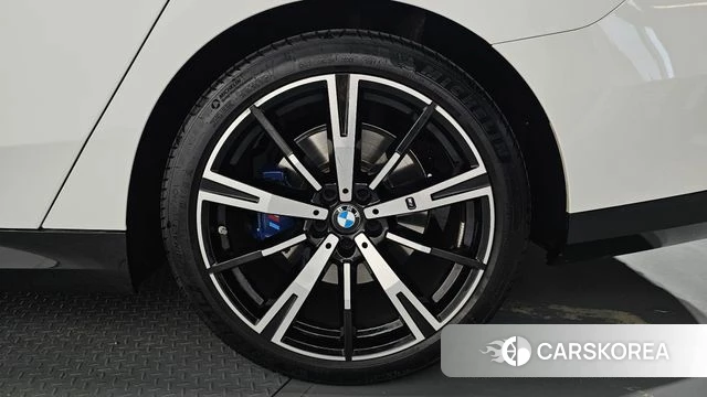 BMW 5 Series (G60) id 4248486 из Кореи 13
