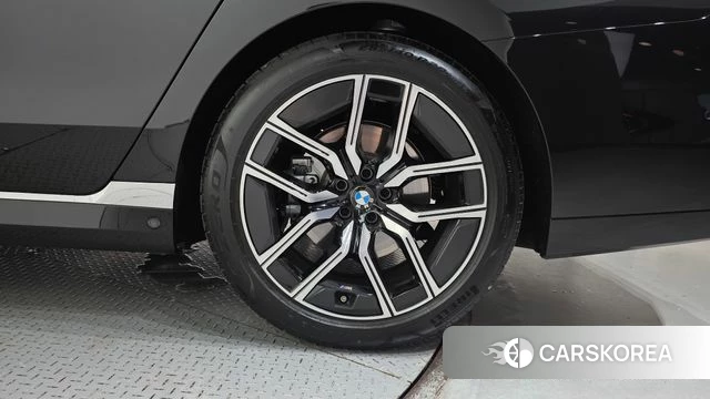 BMW 7 Series (G70) id 4719618 из Кореи 13