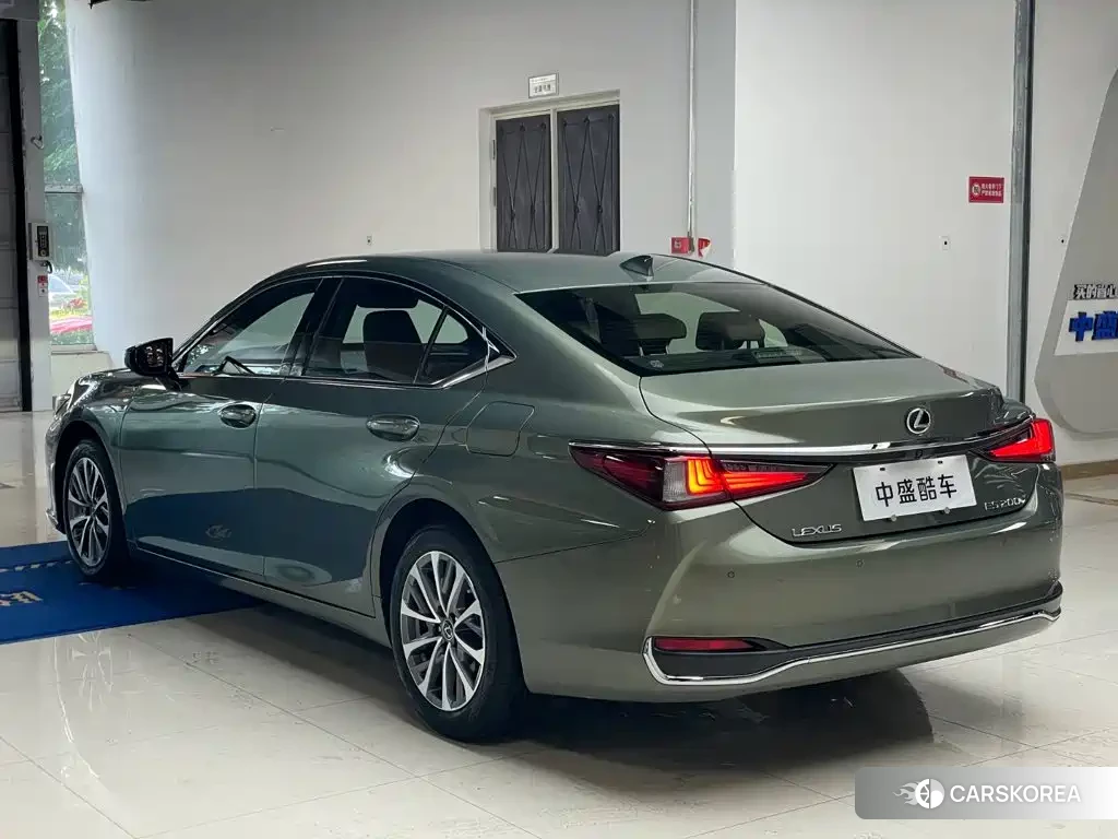 Lexus ES id 4649272 из Китая 13