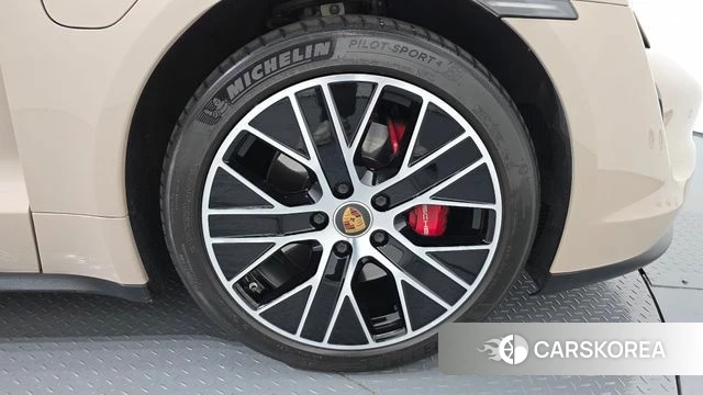 Porsche Taycan id 4864548 из Кореи 13