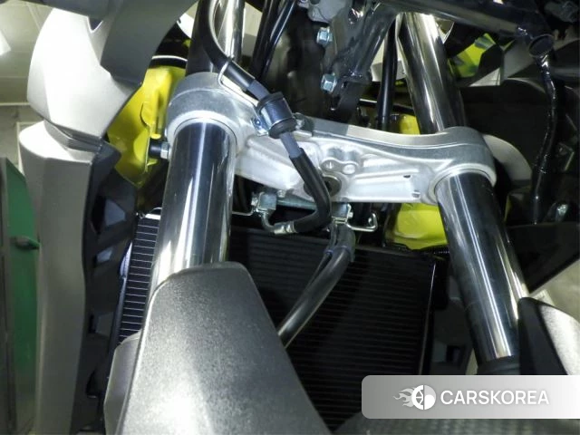 Suzuki V-STROM 650 XT id 3947201 из Японии 13