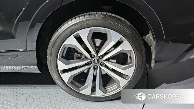 Audi Q8 (4M) id 4194602 из Кореи 13