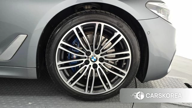 BMW 5 Series (G30) id 4447179 из Кореи 13