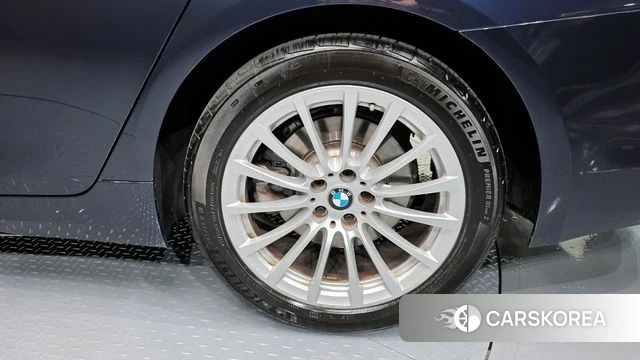 BMW 5 Series (G30) id 4338946 из Кореи 13