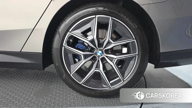 BMW 5 Series (G60) id 4279576 из Кореи 13