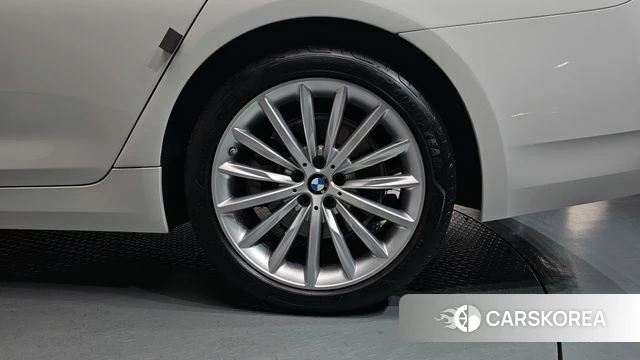 BMW 5 Series (G30) id 4408598 из Кореи 13