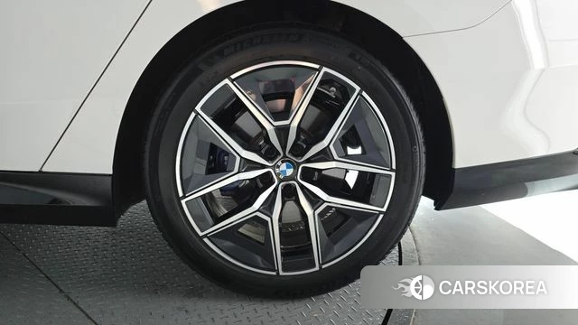 BMW 5 Series (G60) id 4590039 из Кореи 13