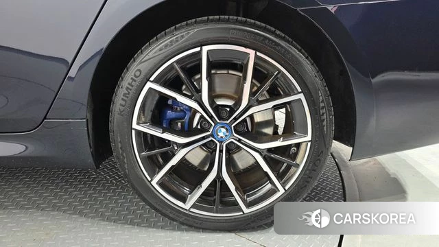 BMW 5 Series (G30) id 4463989 из Кореи 13