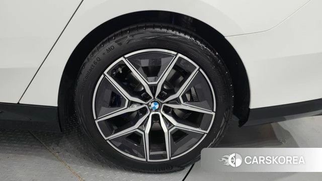 BMW 5 Series (G60) id 4291691 из Кореи 13