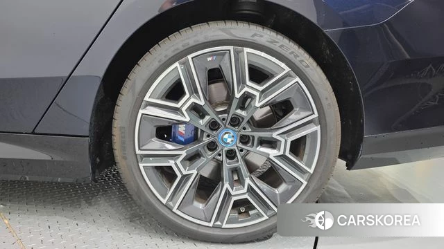 BMW 5 Series (G60) id 4635129 из Кореи 13