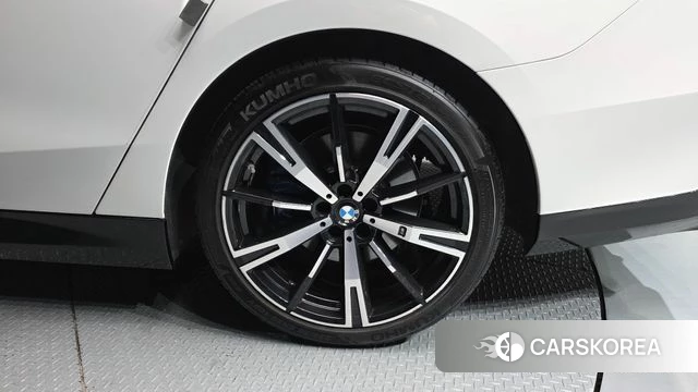 BMW 5 Series (G60) id 4618038 из Кореи 13